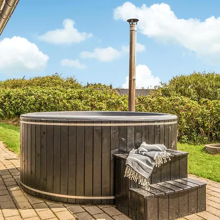 3 Bedroom Amazing In Hvide Sande