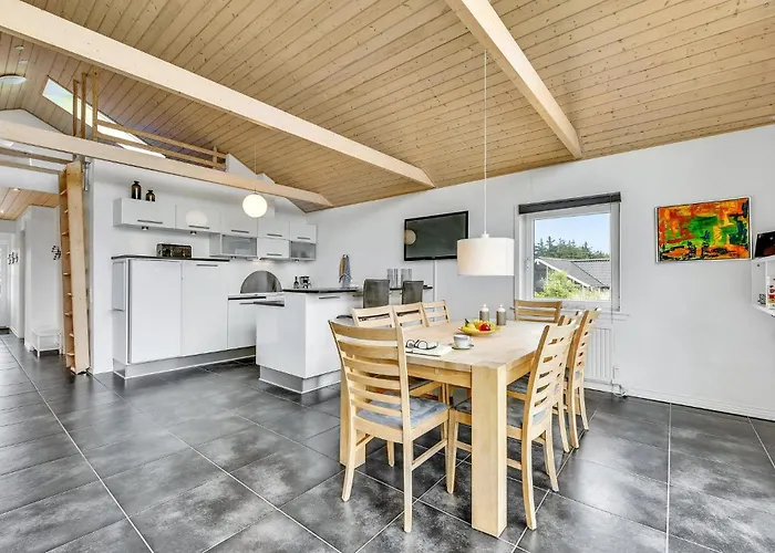 3 Bedroom Amazing In Hvide Sande *