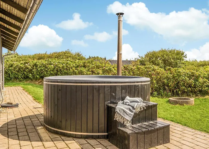 3 Bedroom Amazing In Hvide Sande